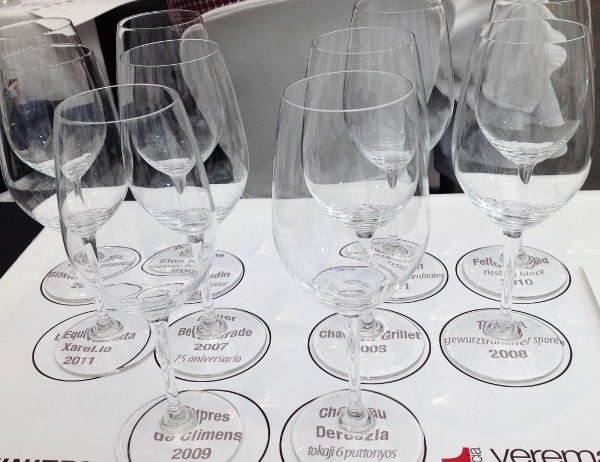 VeremaMalaga_cata_vila_viniteca_10_uvas_blancas_gloria_copas_vacías